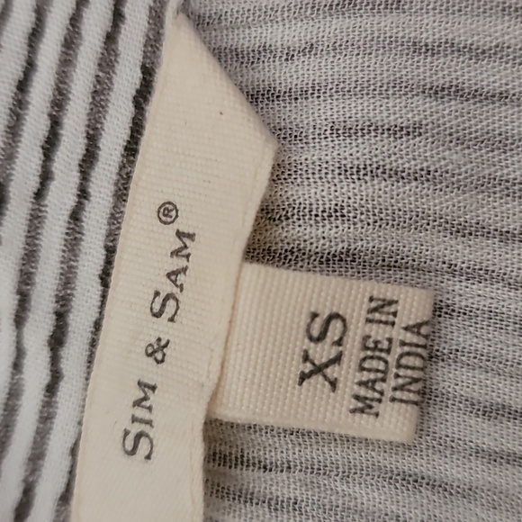 Sim & Sam 100% Rayon Blouse - Picture 16 of 16